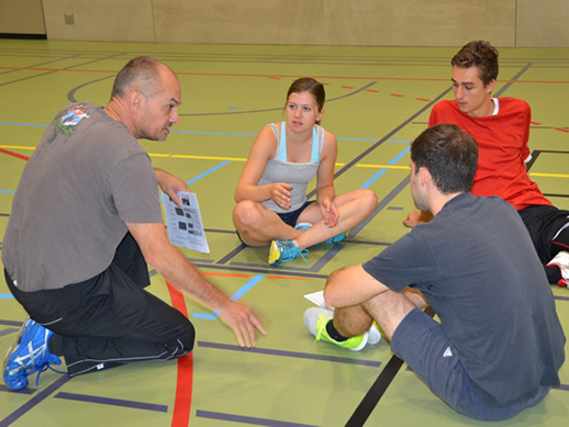 Fachdidaktische Diskussion zwischen Dozent und Studierenden